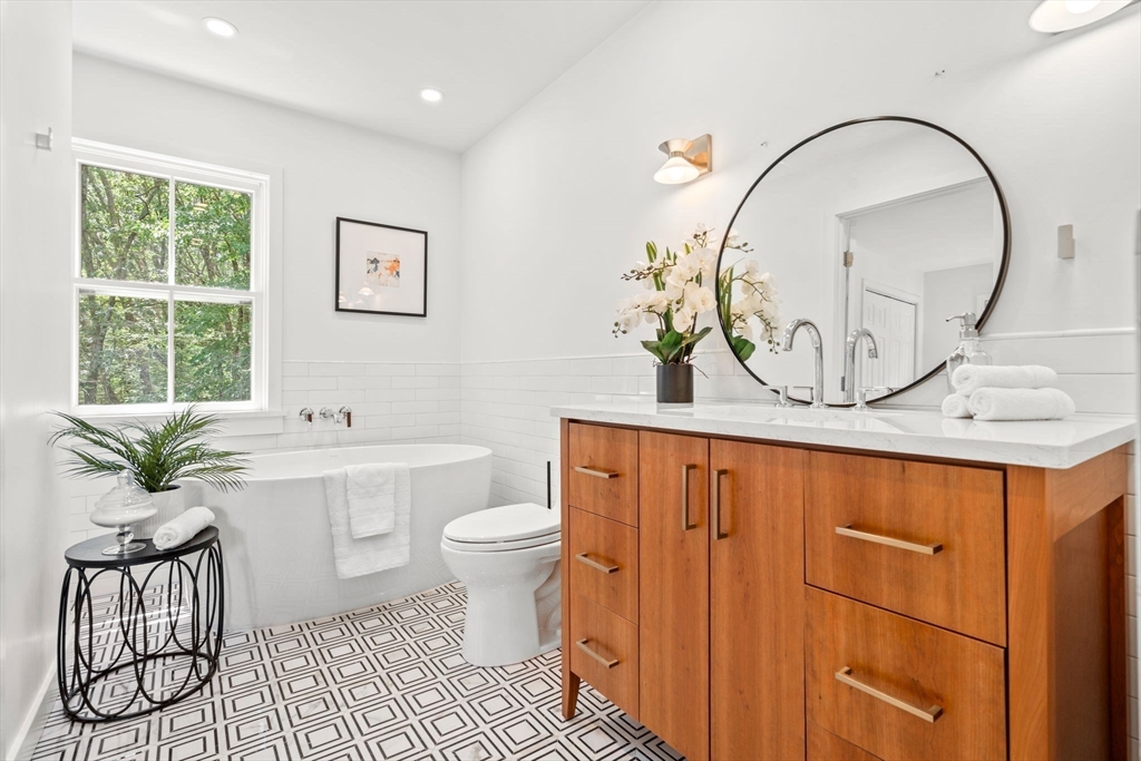 5 South Commons # D, Lincoln Unit: D