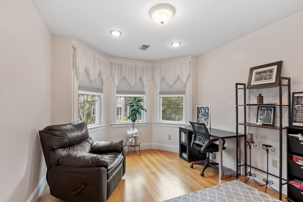 260 E Cottage St