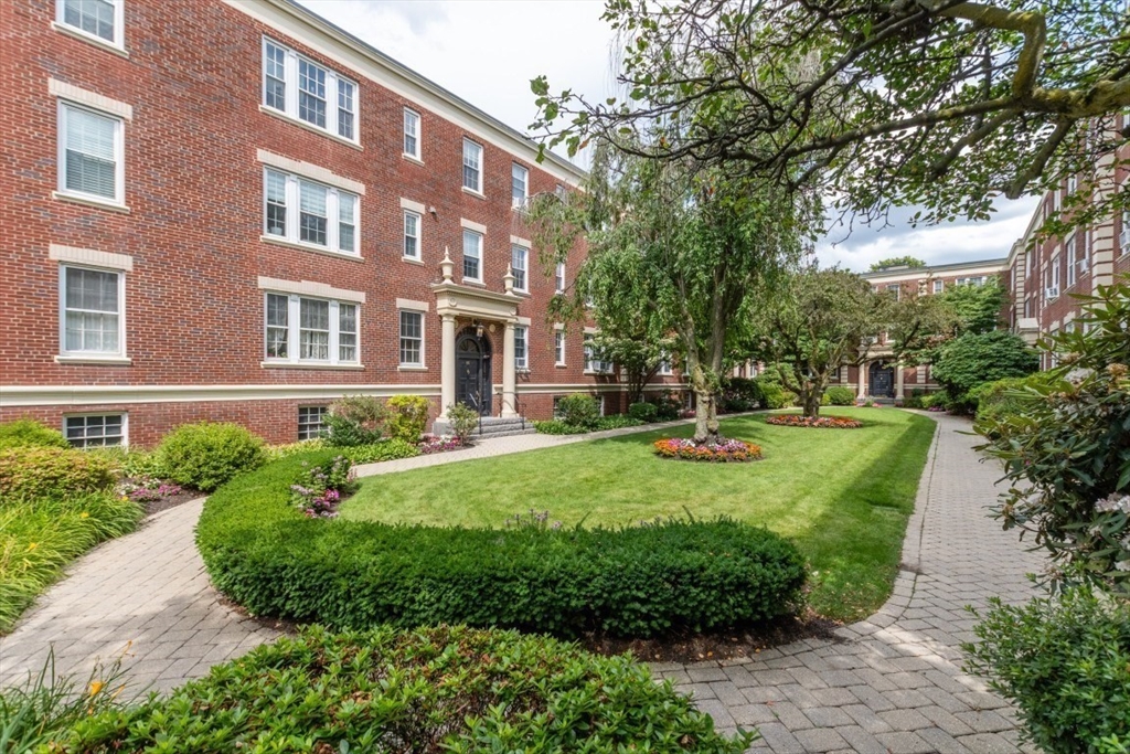 63 Babcock St # B1