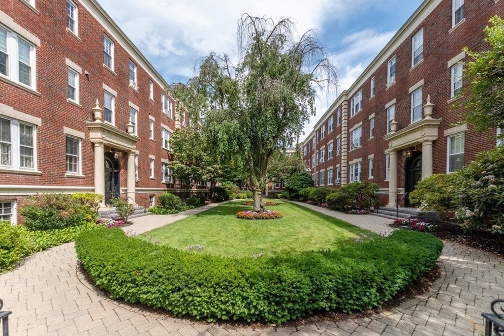 63 Babcock St # B1