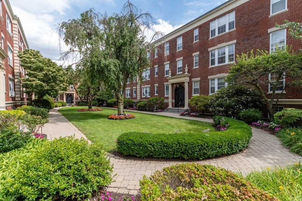63 Babcock St # B1