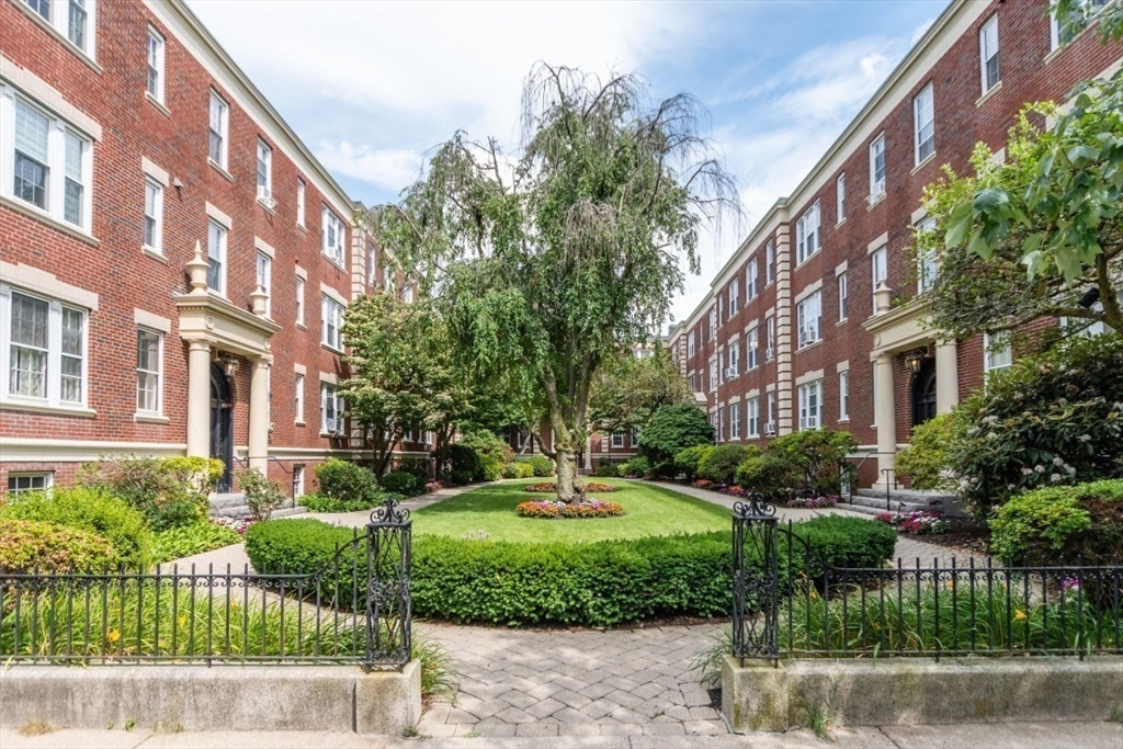 63 Babcock St # B1