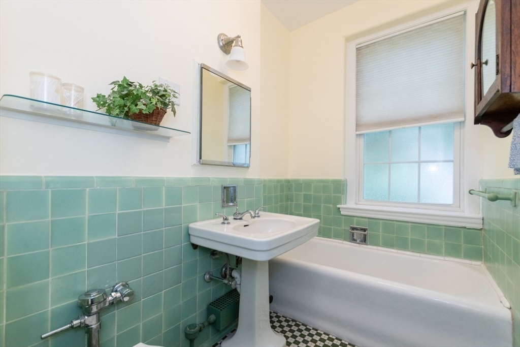 63 Babcock St # B1