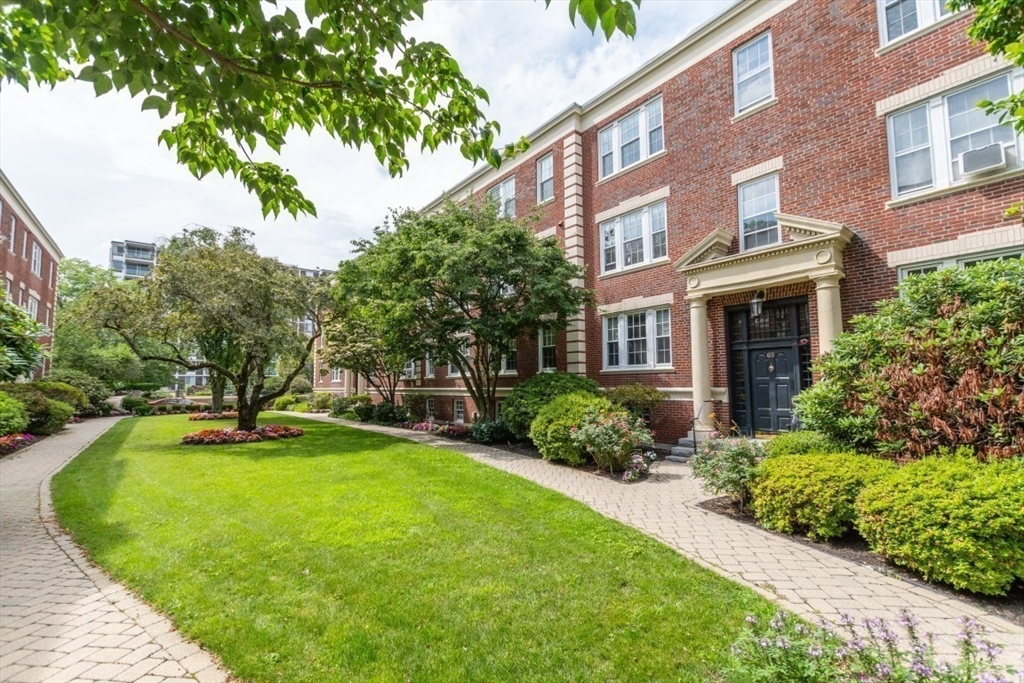 63 Babcock St # B1