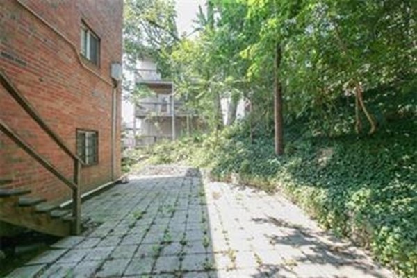 386 E 8th St # 5
