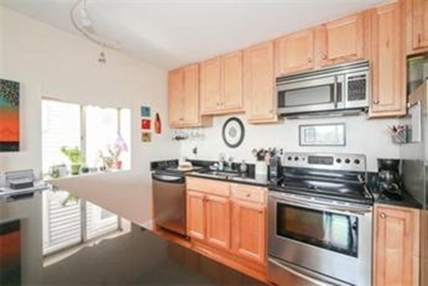 386 E 8th St # 5