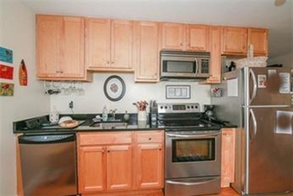 386 E 8th St # 5