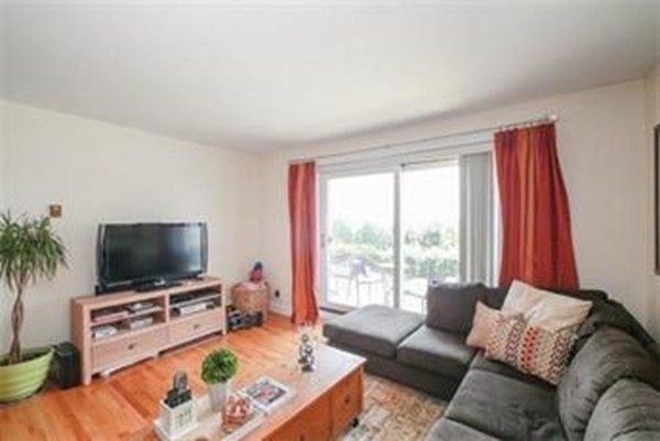 386 E 8th St # 5