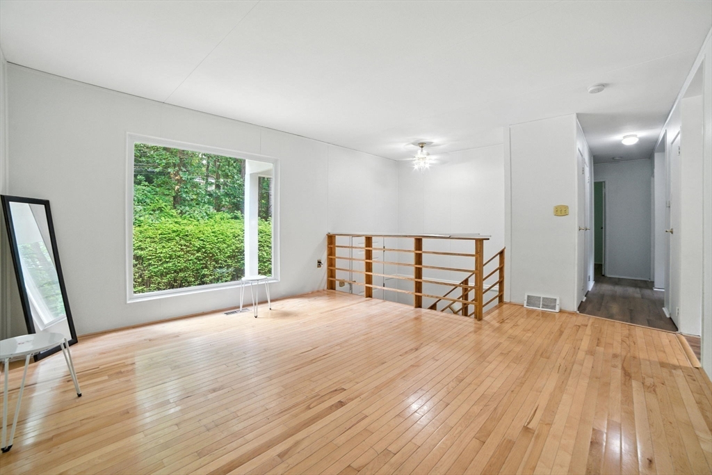 112 Leverett Rd