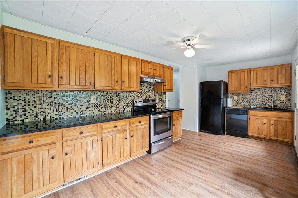 112 Leverett Rd