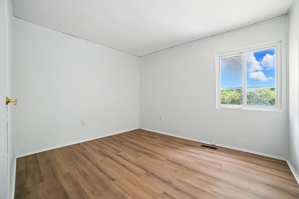112 Leverett Rd