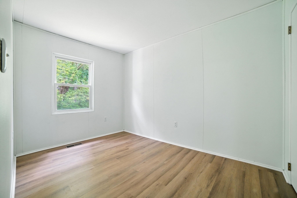 112 Leverett Rd