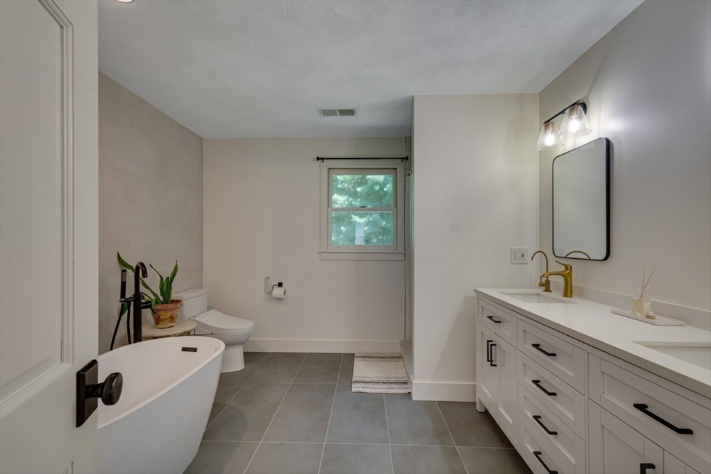 124 Mastro Dr