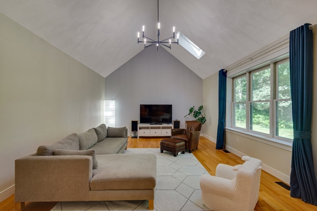 124 Mastro Dr