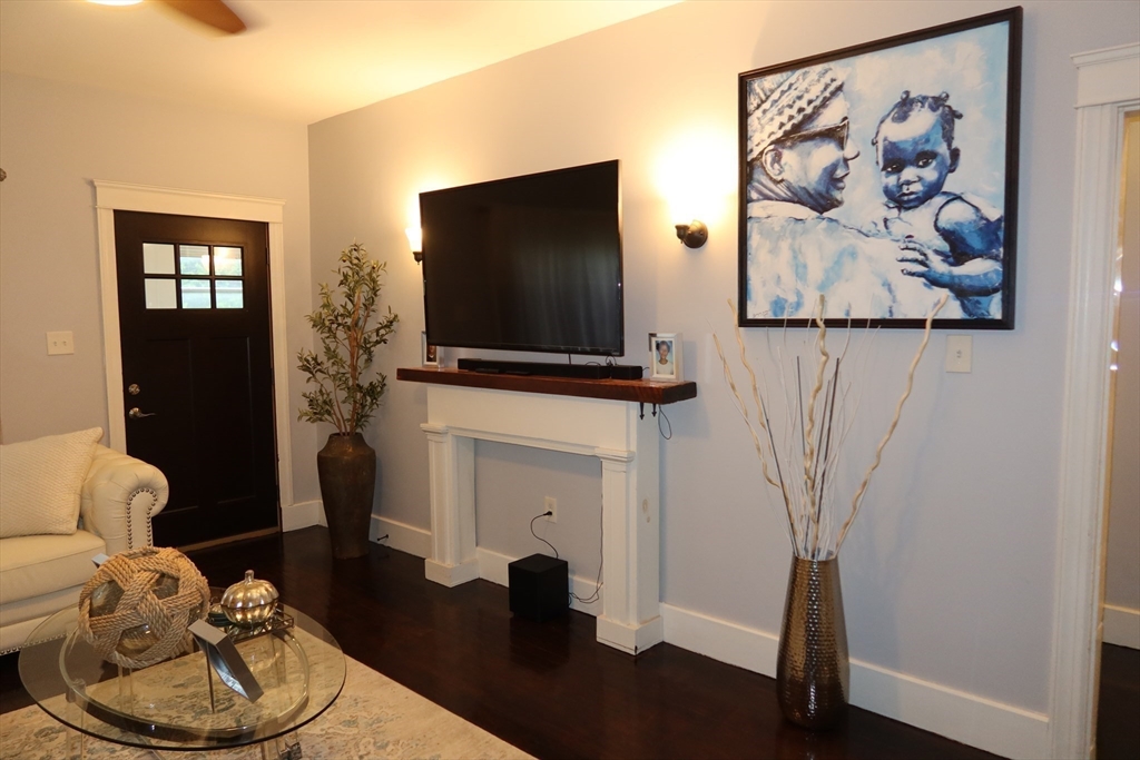 17 Lockwood Ave