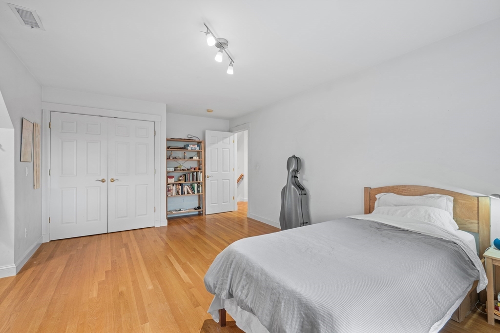 51 Vine St