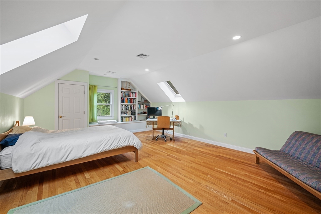51 Vine St