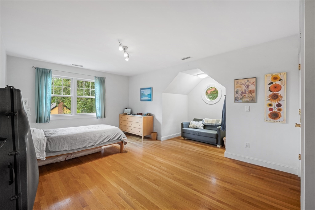51 Vine St