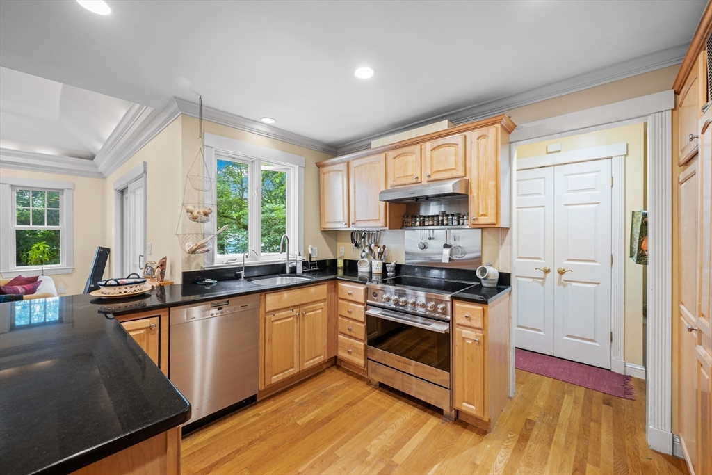 51 Vine St