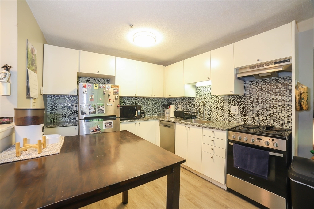 10 Williamsburg Ct # 3