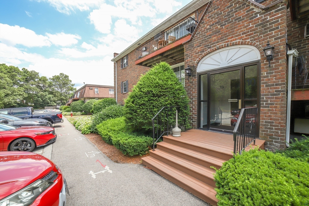 10 Williamsburg Ct # 3