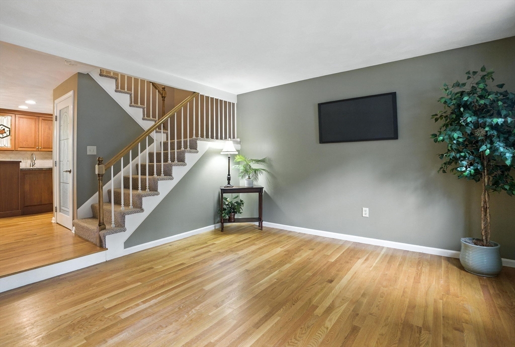 814 Wellman Avenue Unit: .