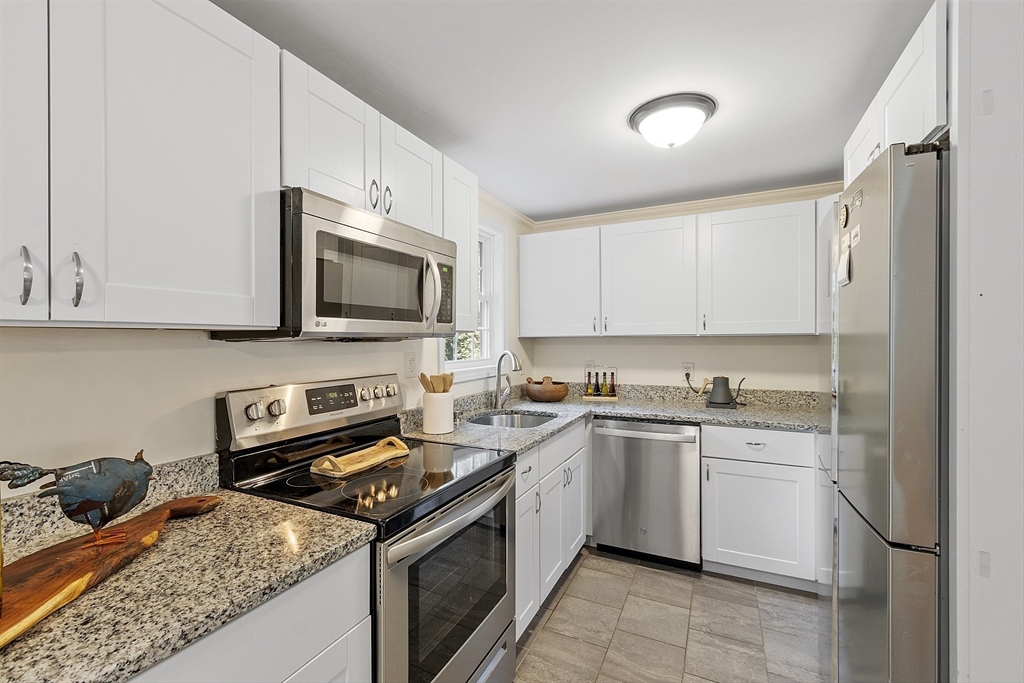11 Lillian Dr