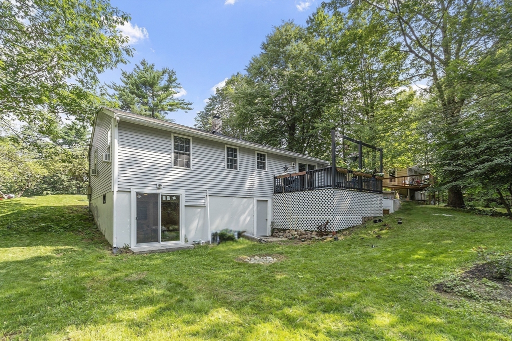 11 Lillian Dr