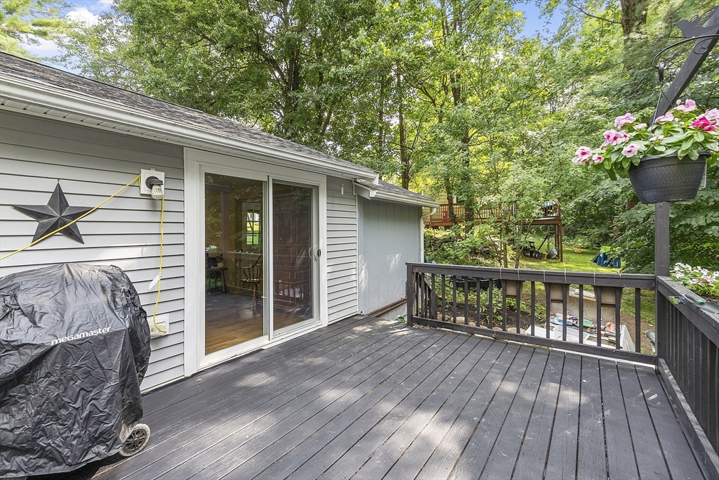 11 Lillian Dr
