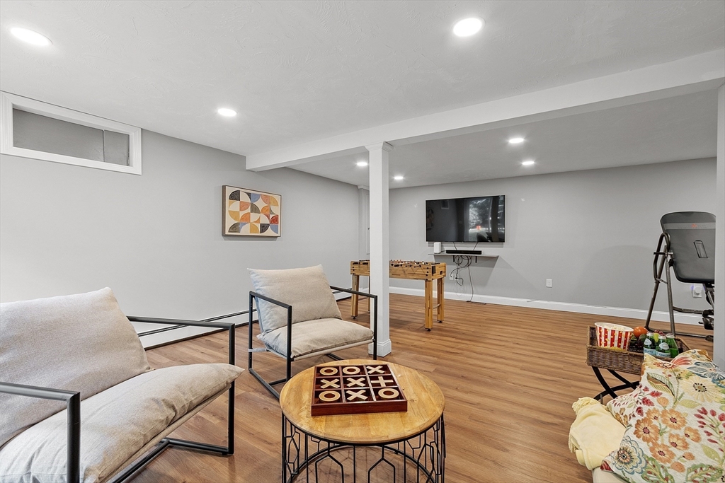11 Lillian Dr