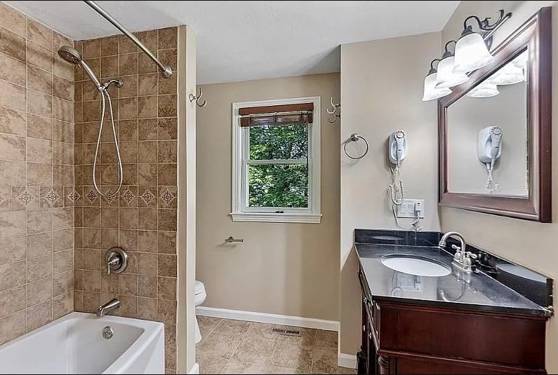 22 Bishop St, Natick