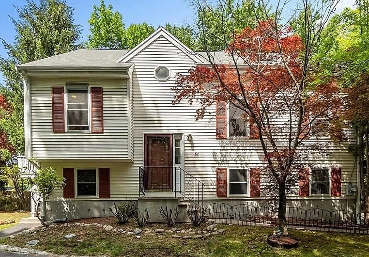 22 Bishop St, Natick