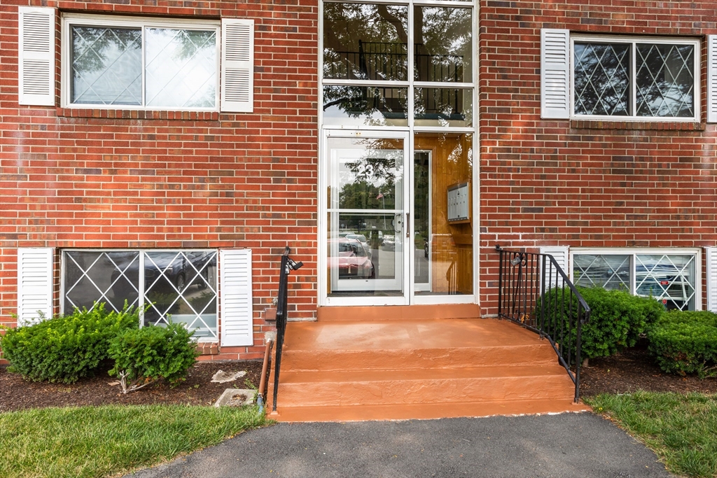 23 Fernview Ave # 4