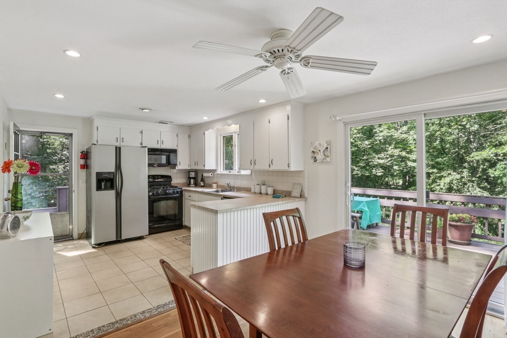 318 Harvard Rd, Stow