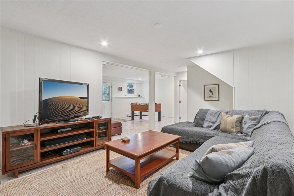 318 Harvard Rd, Stow