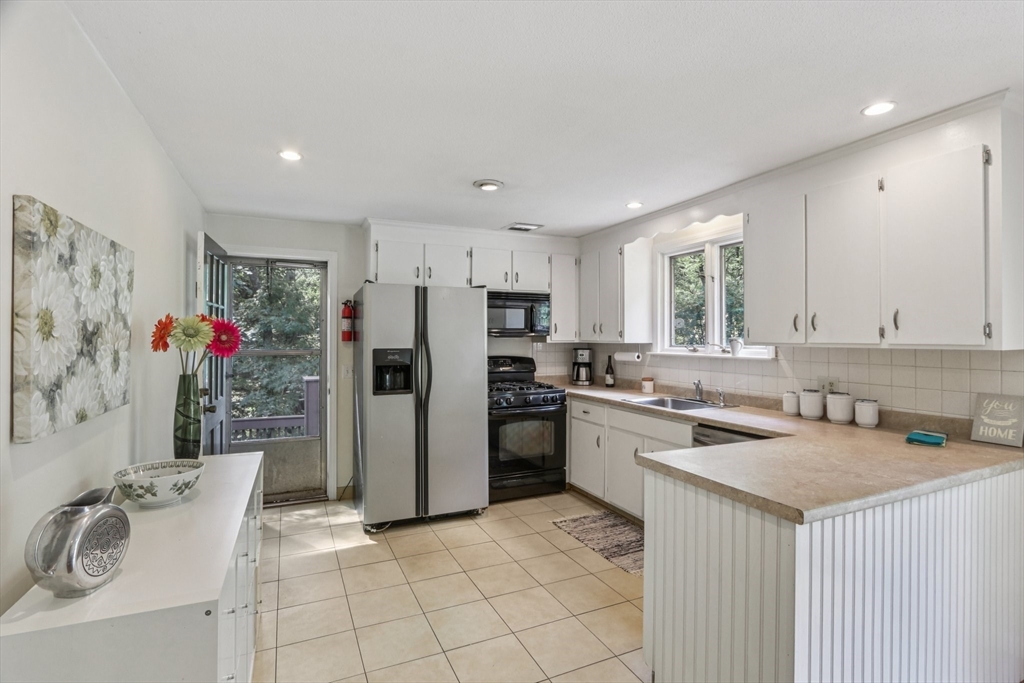 318 Harvard Rd, Stow