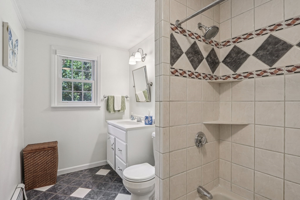 318 Harvard Rd, Stow