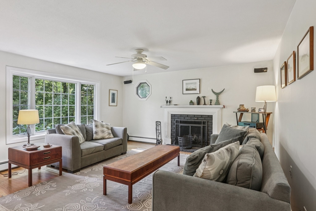 318 Harvard Rd, Stow
