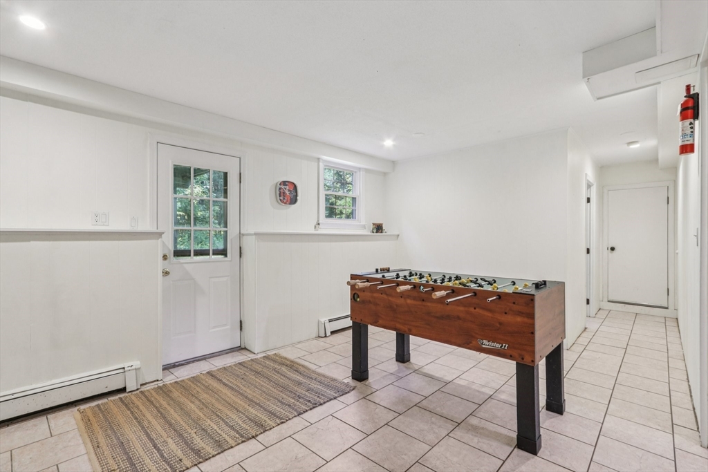 318 Harvard Rd, Stow