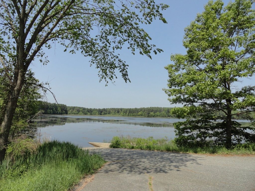 318 Harvard Rd, Stow