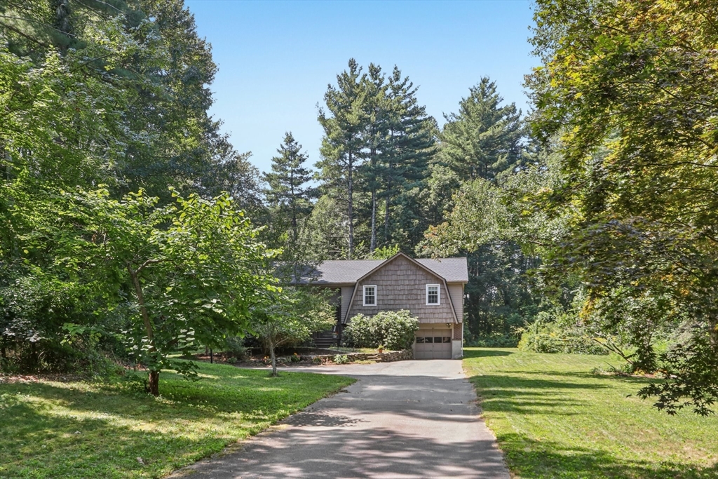 318 Harvard Rd, Stow