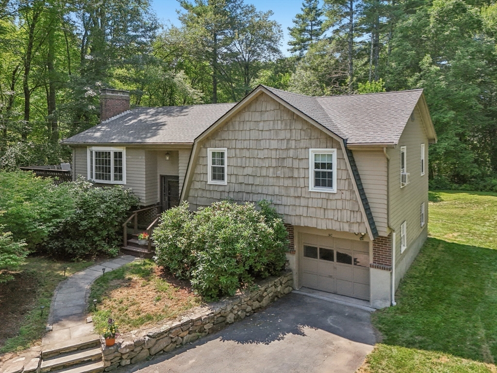 318 Harvard Rd, Stow