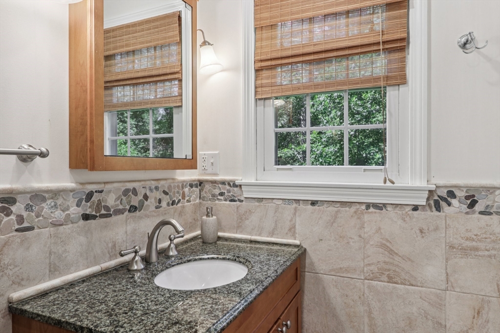 318 Harvard Rd, Stow