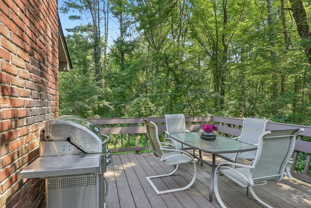 318 Harvard Rd, Stow