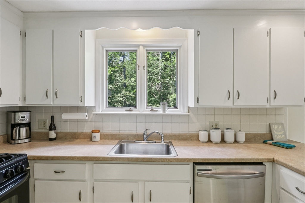 318 Harvard Rd, Stow