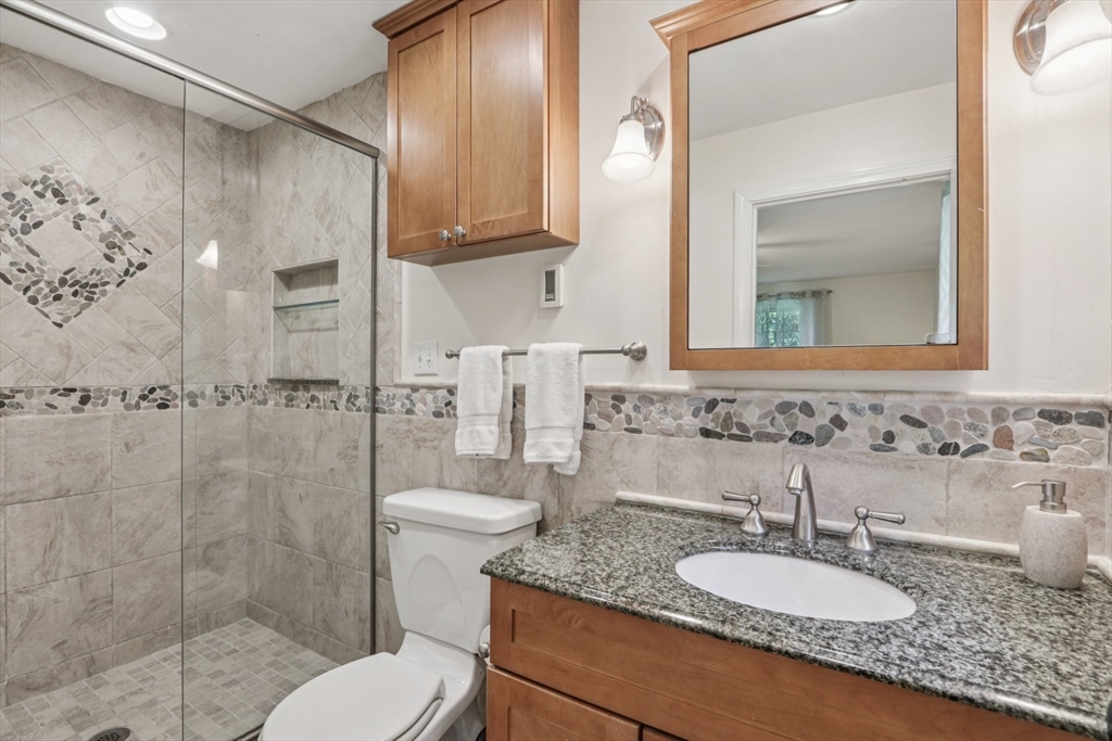 318 Harvard Rd, Stow