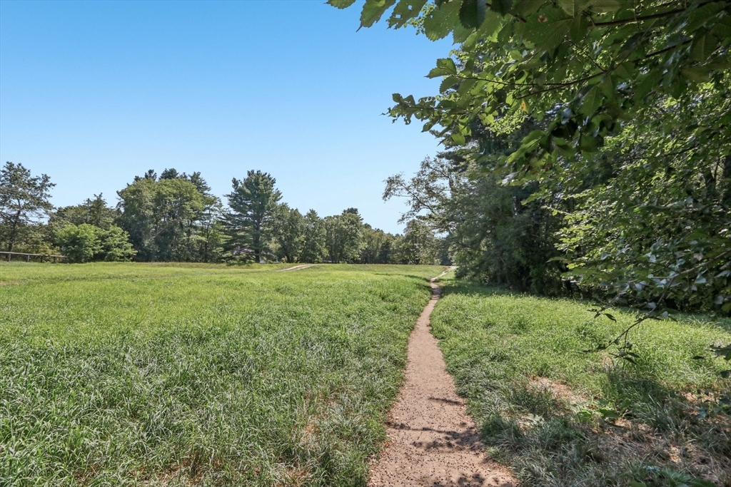 318 Harvard Rd, Stow