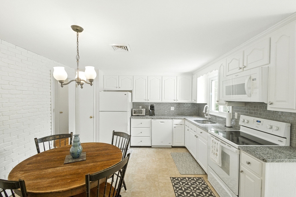 5 Brookside Circle
