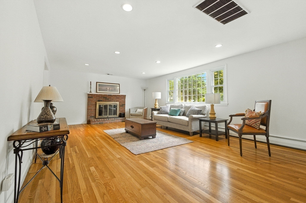 5 Brookside Circle