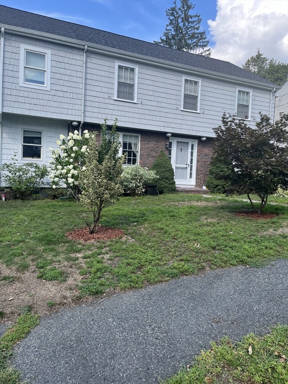 24 Leslie Rd # B